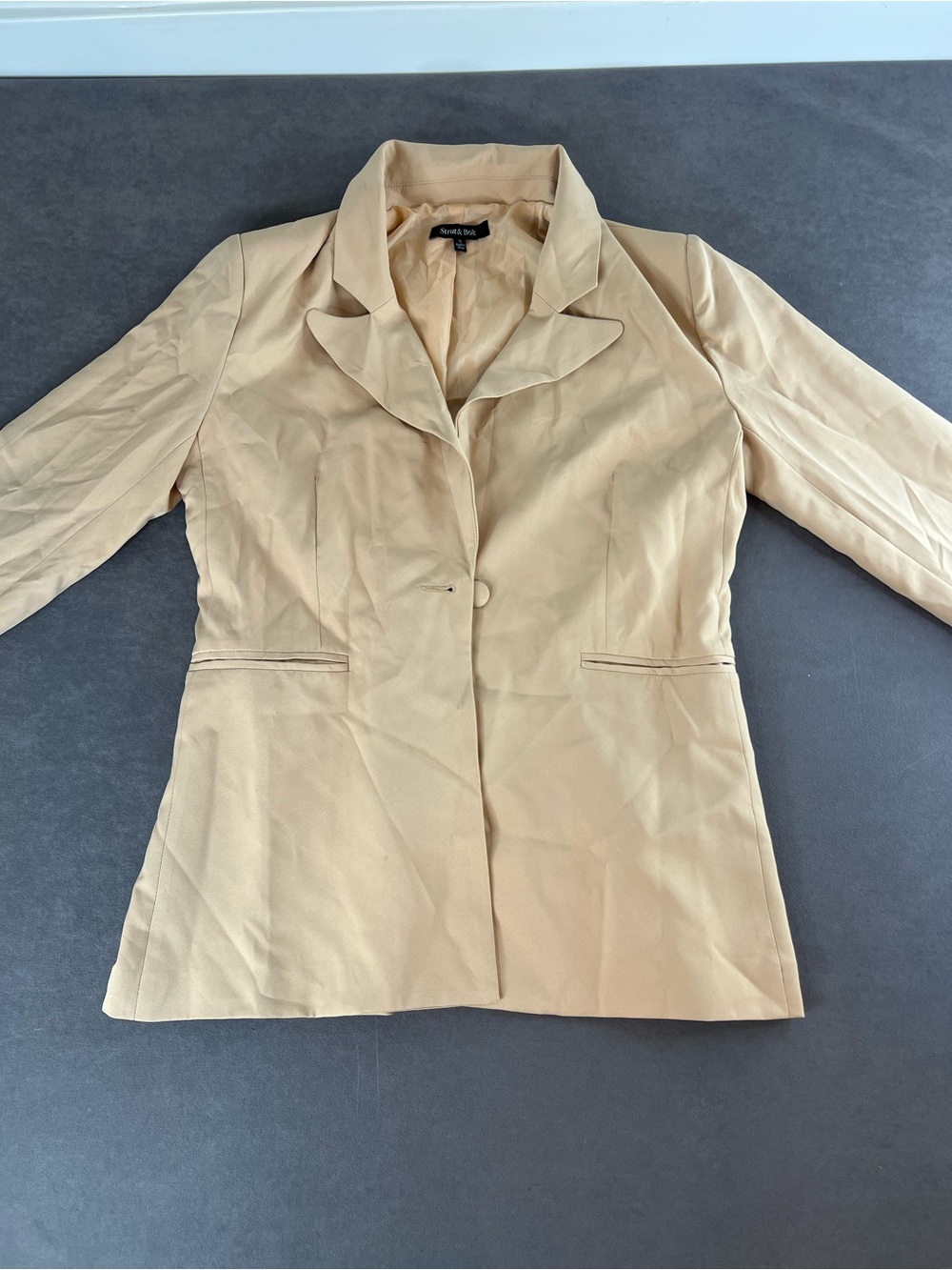 Classic Beige Women's Blazer with Single-Button Closure